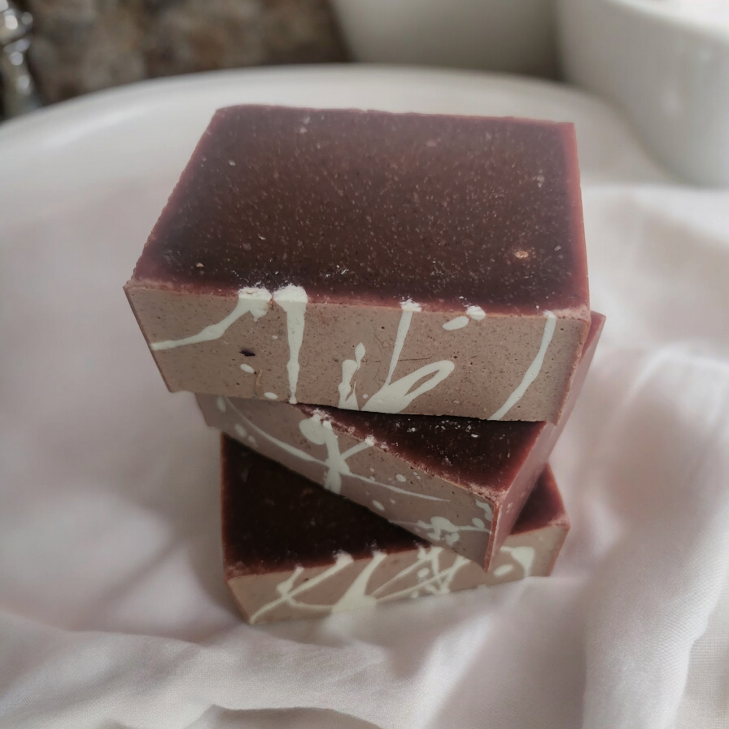 Goats Milk, Banana, Eucalyptus, Peppermint, Neroli, Rosemary, & Rhubarb Root Powder