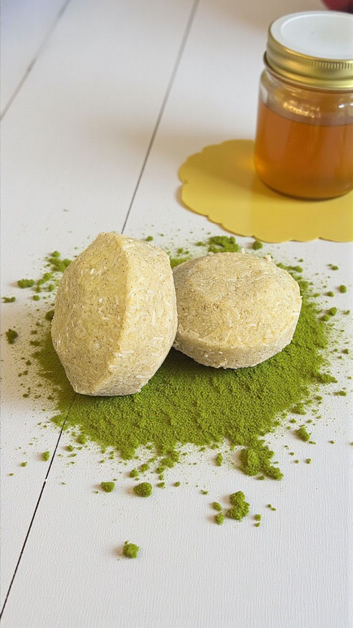 Anti Frizz Shampoo Bar with Neem Leaf & Manuka Honey for Dry & Damaged Hair