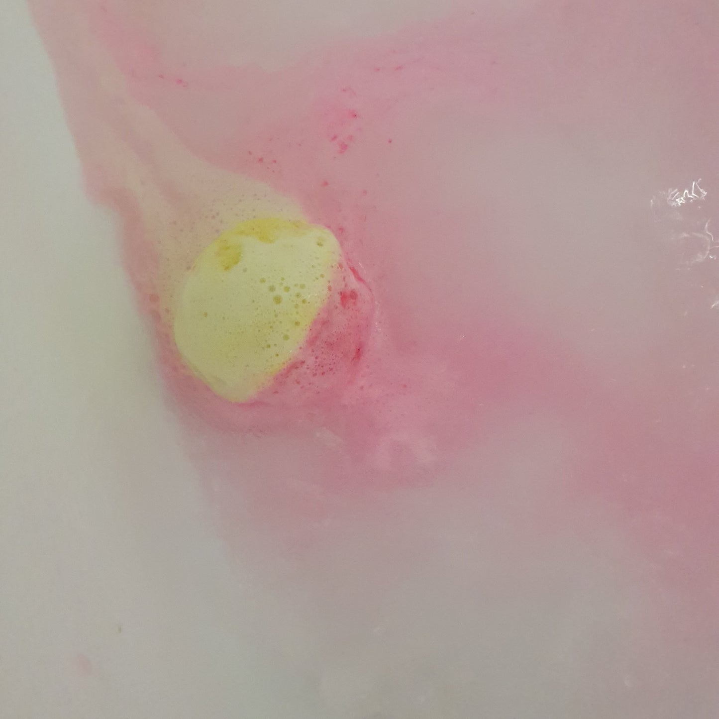 Frangipani Magnesium Bath Bomb