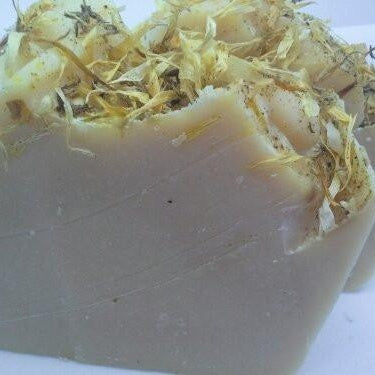 Aloe Vera Gel, Manuka Honey Rose hip Avocado & Evening Primrose Oil with Organic Goats Milk