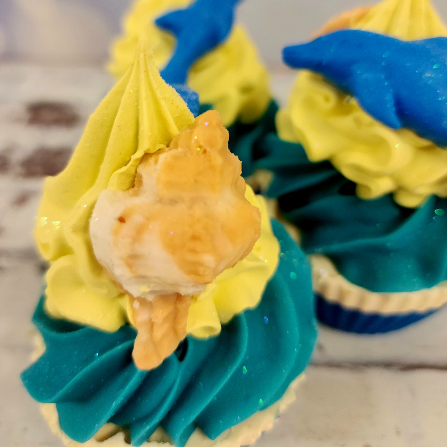 Dolphins cup cake