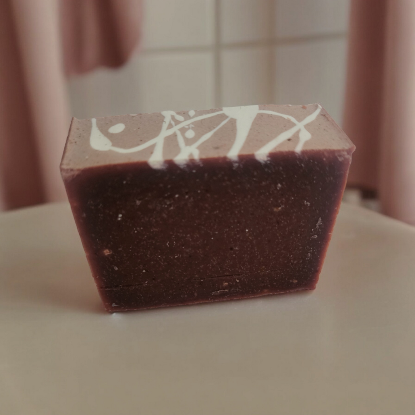 Goats Milk, Banana, Eucalyptus, Peppermint, Neroli, Rosemary, & Rhubarb Root Powder