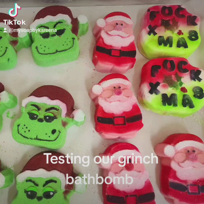 Grinch milk foaming bath bomb