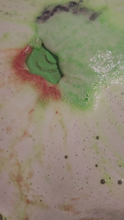 Grinch milk foaming bath bomb