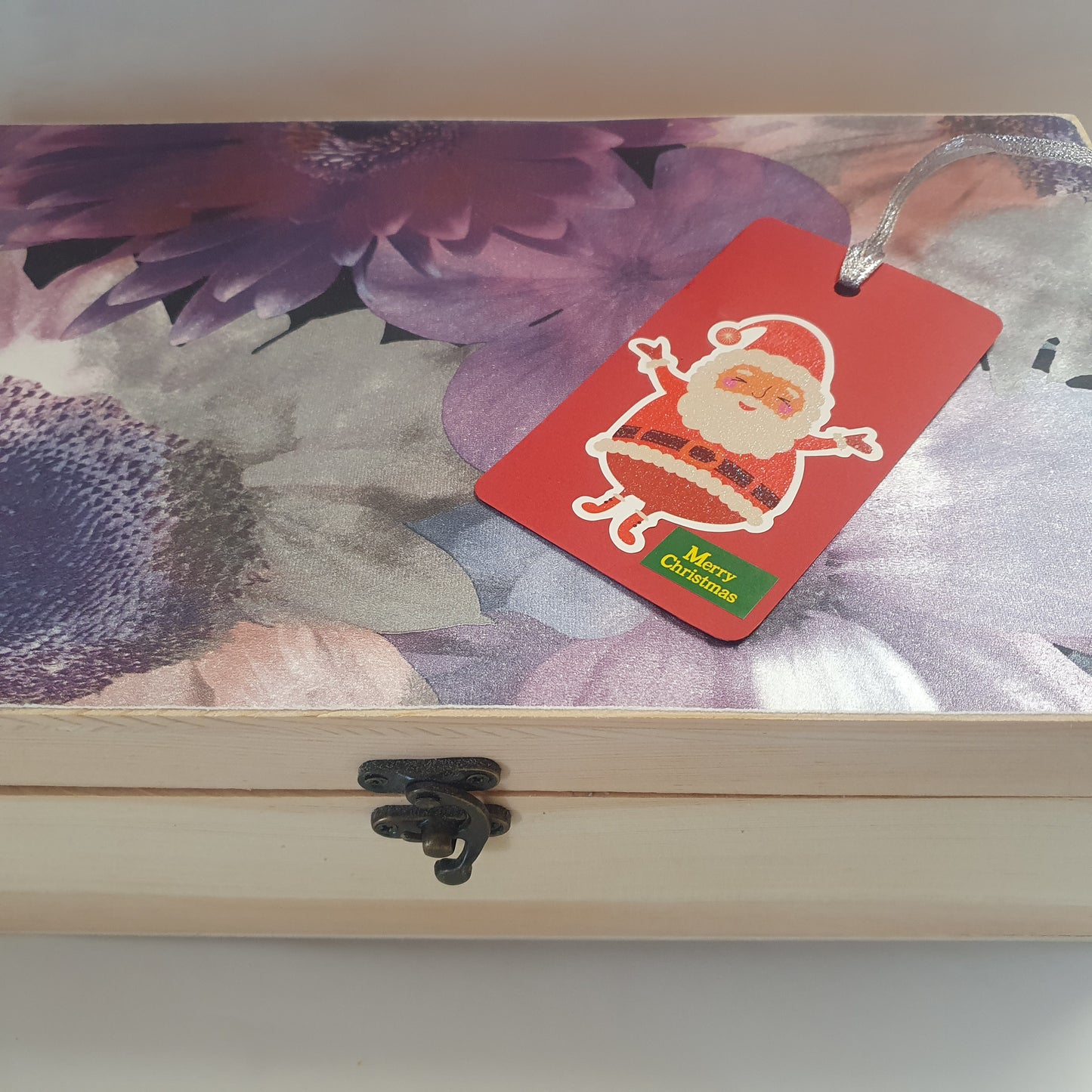 Timber Gift Box with Eight Bath Bombs
